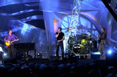 A-ha under Nobel-konserten 2001.