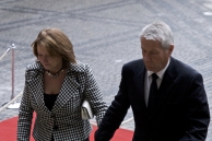 I mellom ankomsten av statsministeren og dagens æresgjest, Martti Ahtisaari, snek Thorbjørn Jagland seg, noe forsinket, inn i Oslo Rådhus.