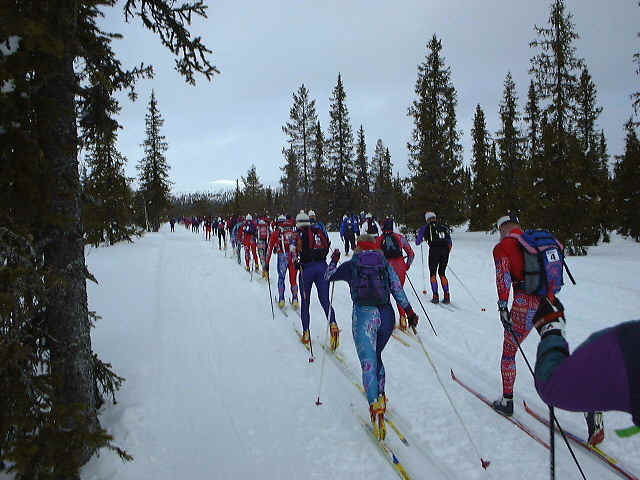 Skramstadsetra er passert, Dlfjellet nrmer seg...