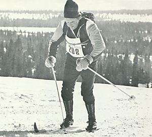 Olaf Dufseth på vei opp Dølfjellet, 1978.