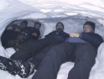 Gutta i snøhule ved Dambua!