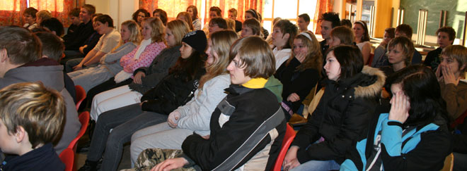 Elevene fulgte nøye med på hva Øystein Samnøen hadde å si.
