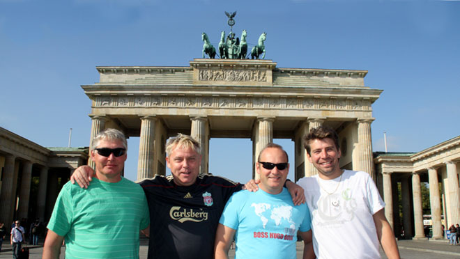 Her står vi på Brandenburger Tor..