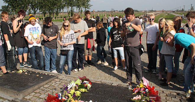 Minnemarkering i Auschwitz II.