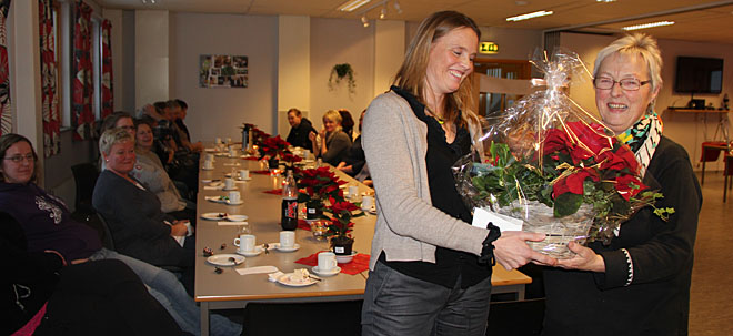 Rektor Åshild overrakte blomster til den nybakte pensjonisten :)