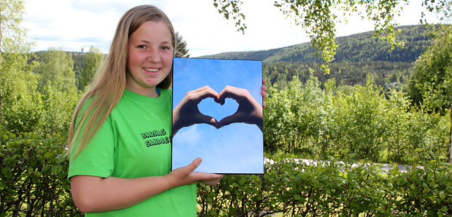 Julie med fjorårets vinnerbilde.